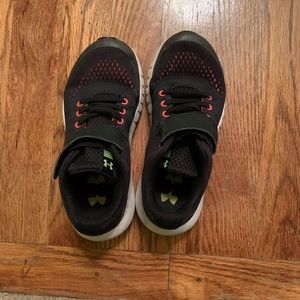 Boys Under Armour shoes size 12